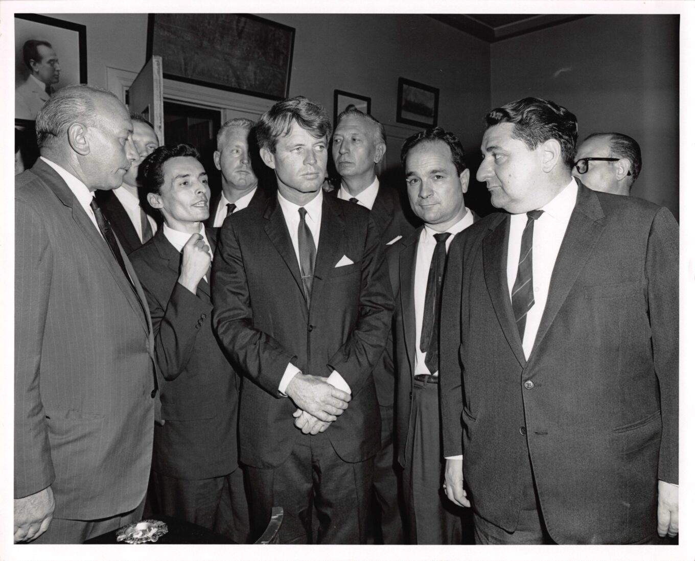 Robert F. Kennedy meets with Argentine officials