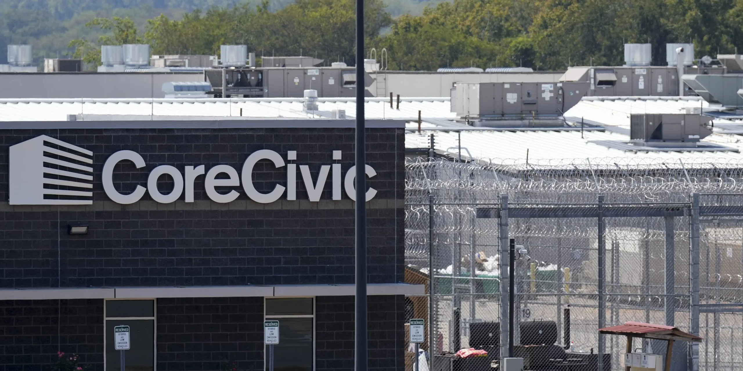 Kansas Reflector: CoreCivic plans for ICE facility in Kansas have generated public opposition. It’s plowing ahead.